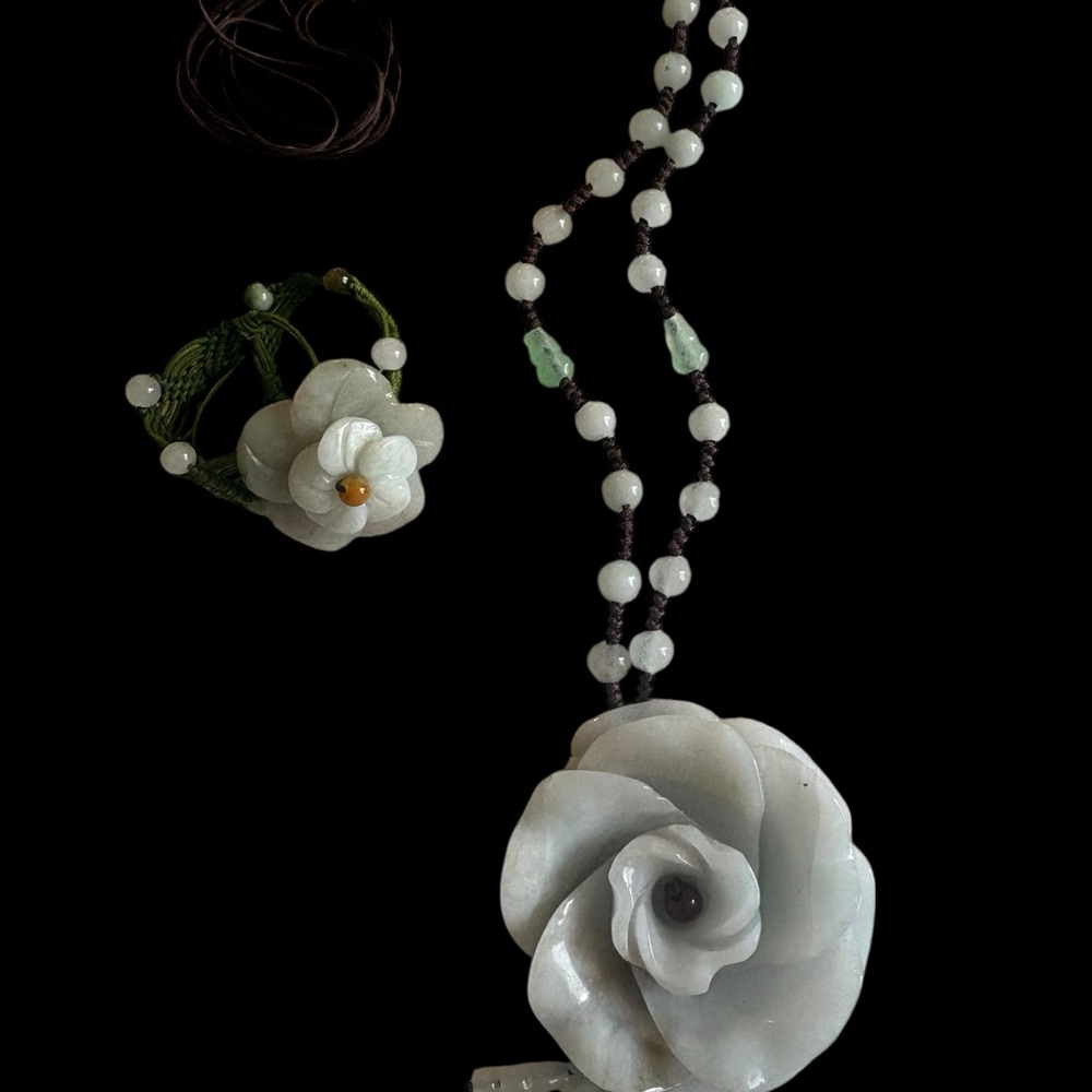 Exquisite Hand-Carved Jadeite Flower Necklace & Choker Set - Picture 4 of 10